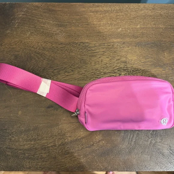 Lululemon Athletica Pink Everywhere Belt Bag - Picture 1 of 4
